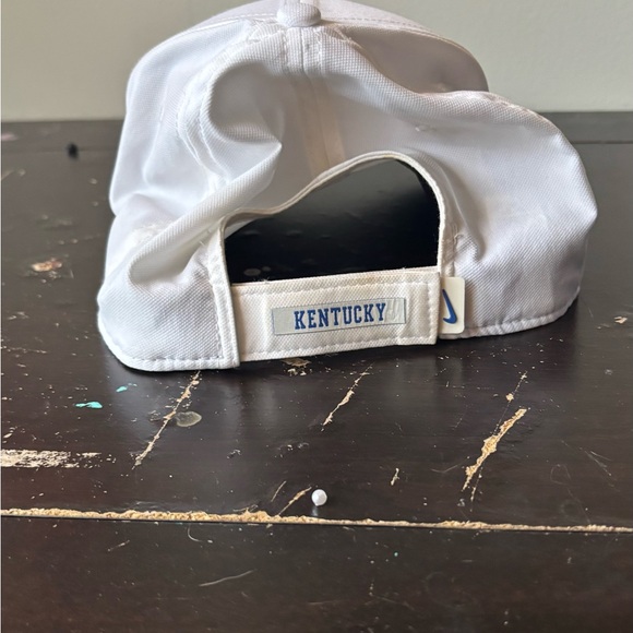 Nike Dri-Fit UK Cap White & Blue Retailed at $20 - AT LOWEST RECOMMENDED LISTING - Picture 4 of 5